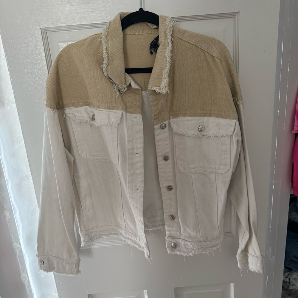 F21:Stylish Tan and White Women's Jacket